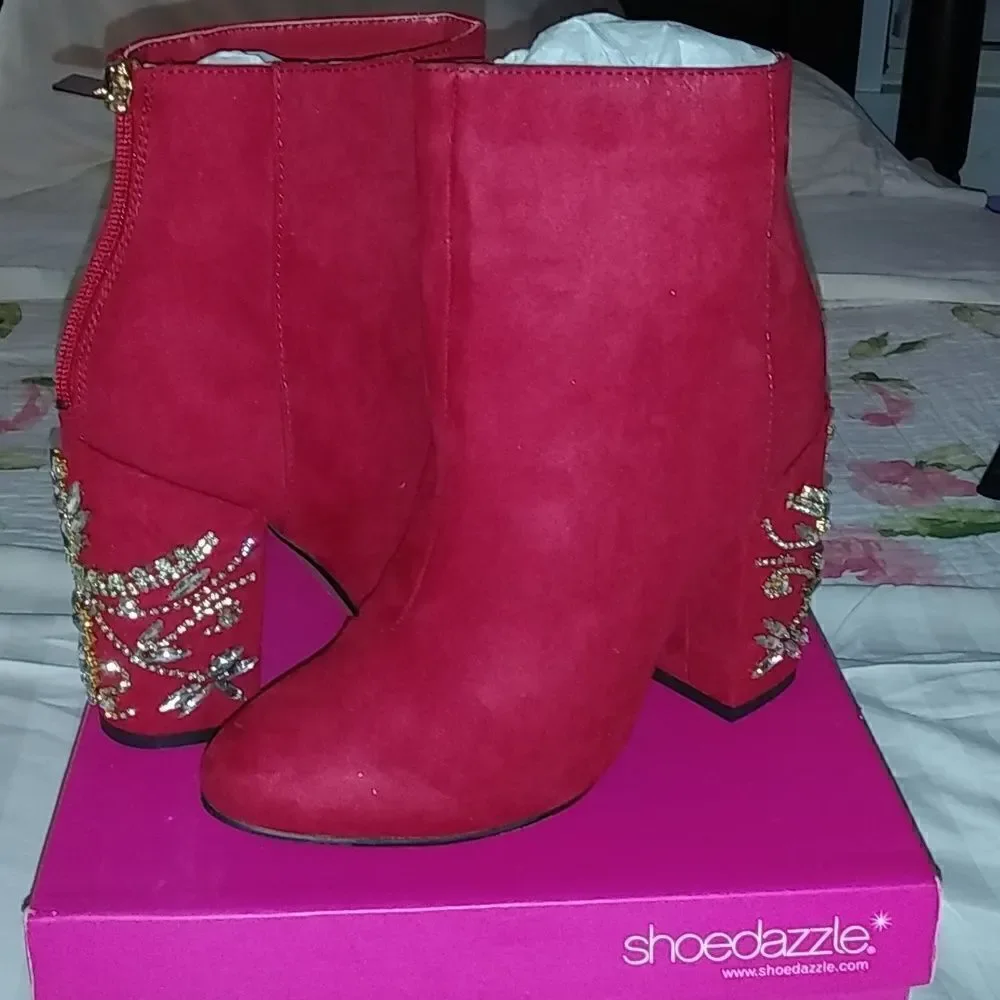 NIB Shoedazzle Lisa size 6 beautiful Red Jeweled ankle Boots with 4” heel